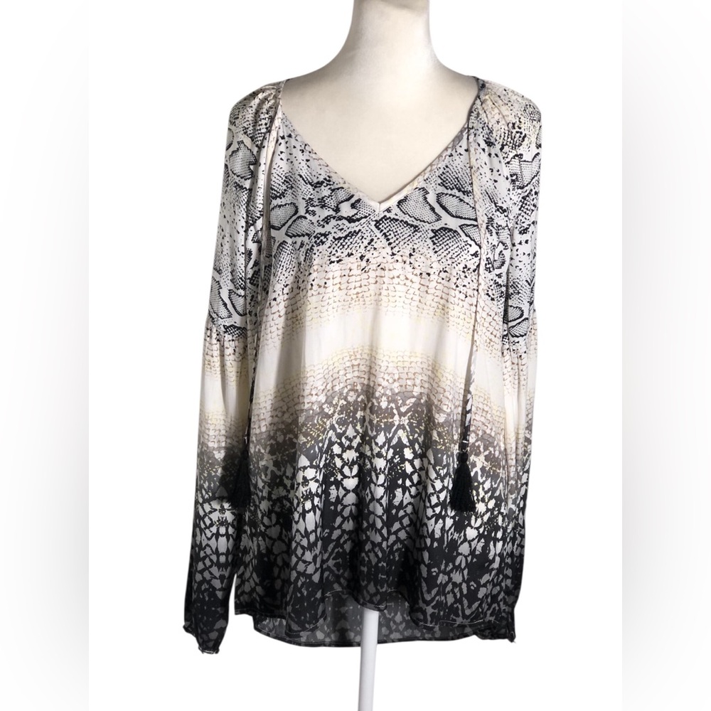Tart lightweight animal print long sleeve top Size Medium